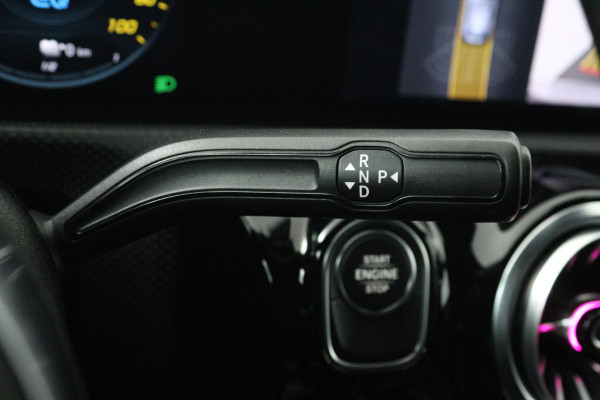 Mercedes-Benz A-Klasse 250 e Business Solution AMG Limited (STOELVERWARMING, SFEERVERLICHTING, CAMERA, NAVIGATIE, SENSOREN)