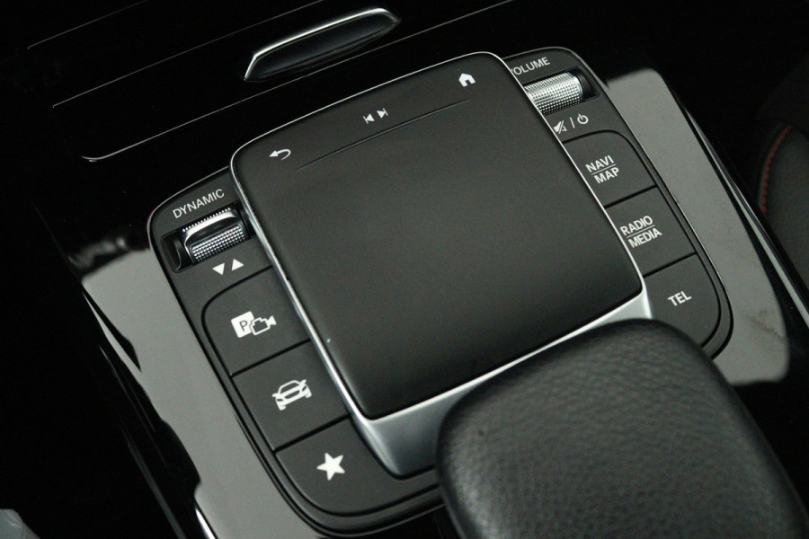 Mercedes-Benz A-Klasse 250 e Business Solution AMG Limited (STOELVERWARMING, SFEERVERLICHTING, CAMERA, NAVIGATIE, SENSOREN)
