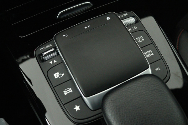 Mercedes-Benz A-Klasse 250 e Business Solution AMG Limited (STOELVERWARMING, SFEERVERLICHTING, CAMERA, NAVIGATIE, SENSOREN)