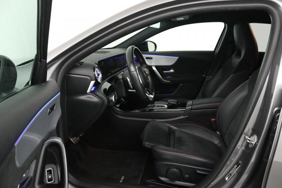 Mercedes-Benz A-Klasse 250 e Business Solution AMG Limited (STOELVERWARMING, SFEERVERLICHTING, CAMERA, NAVIGATIE, SENSOREN)