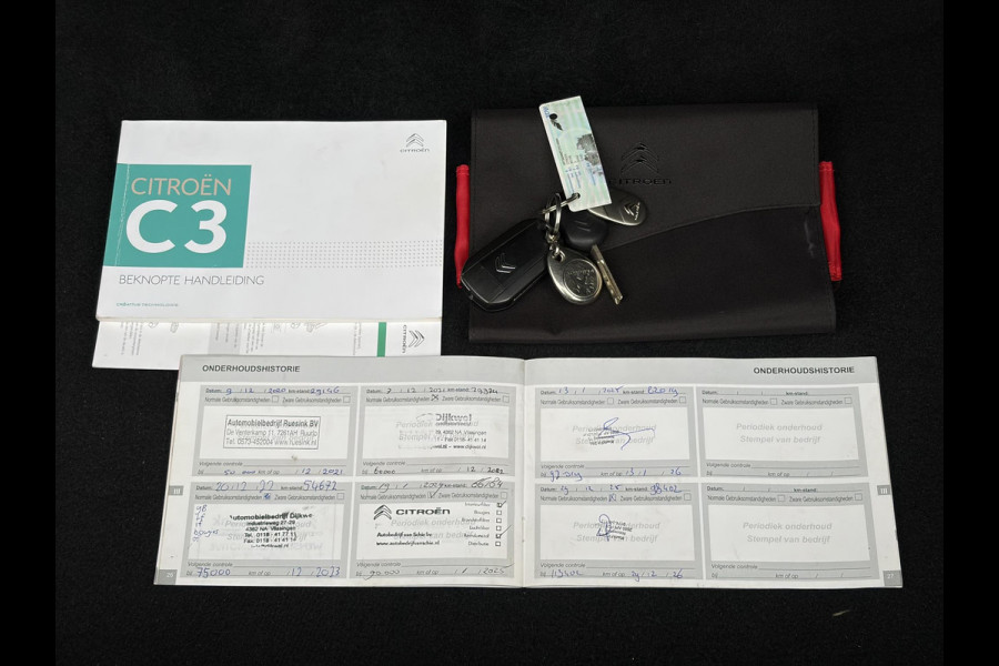Citroën C3 1.2 PureTech S&S Shine Automaat,Camera,Navi,Pdc,Rijstrooksensor,Recent beurt gehad,Clima,Cruise,Lm velgen,110pk,N.A.P,Apk tot 02-2027