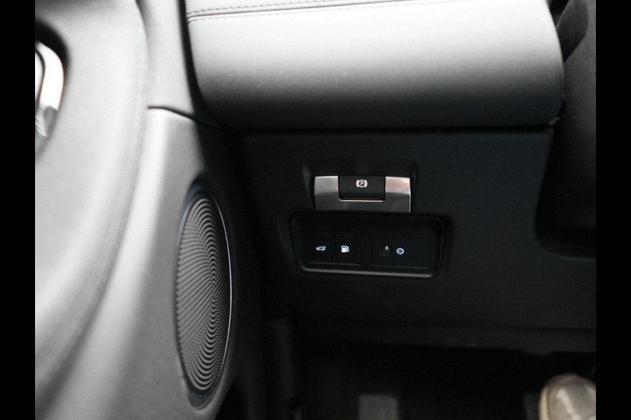 Land Rover Discovery Sport P300e HSE PHEV 309pk Dealer O.H | Trekhaak Afn. | 360 Camera | Lederen Sportstoelen Memory & Verwarmd | Verwarmd Stuur | Apple Carplay | Cruise Control | 20"L.M | Navigatie | Virtual | DAB | Plug In Hybrid |