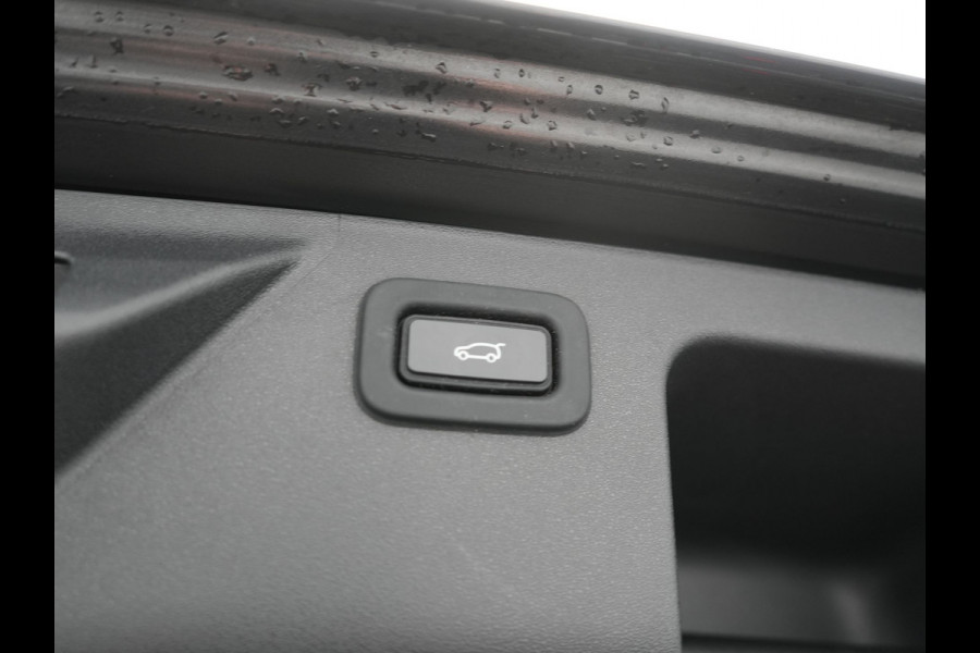 Land Rover Discovery Sport P300e HSE PHEV 309pk Dealer O.H | Trekhaak Afn. | 360 Camera | Lederen Sportstoelen Memory & Verwarmd | Verwarmd Stuur | Apple Carplay | Cruise Control | 20"L.M | Navigatie | Virtual | DAB | Plug In Hybrid |