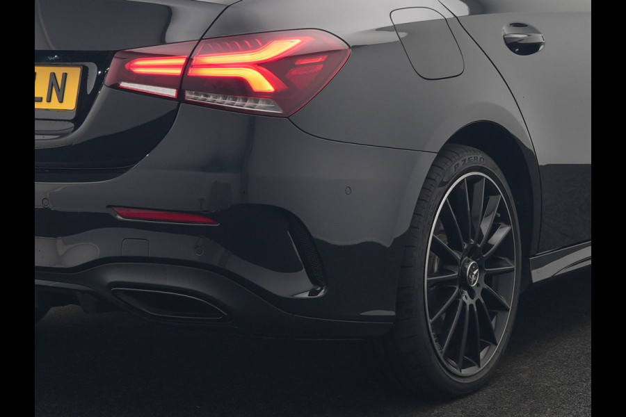 Mercedes-Benz A-Klasse 250 e AMG Line PHEV 218pk | Panodak | Multibeam LED | Alcantara Sportstoelen Verwarmd | Apple Carplay | Sfeerverlichting | Blis | Cruise Control | Navigatie | Virtual | DAB | Plug In Hybrid |