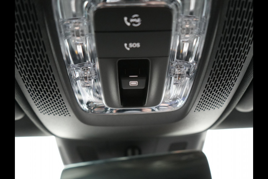 Mercedes-Benz A-Klasse 250 e AMG Line PHEV 218pk | Panodak | Multibeam LED | Alcantara Sportstoelen Verwarmd | Apple Carplay | Sfeerverlichting | Blis | Cruise Control | Navigatie | Virtual | DAB | Plug In Hybrid |