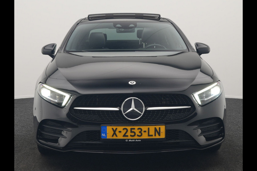 Mercedes-Benz A-Klasse 250 e AMG Line PHEV 218pk | Panodak | Multibeam LED | Alcantara Sportstoelen Verwarmd | Apple Carplay | Sfeerverlichting | Blis | Cruise Control | Navigatie | Virtual | DAB | Plug In Hybrid |