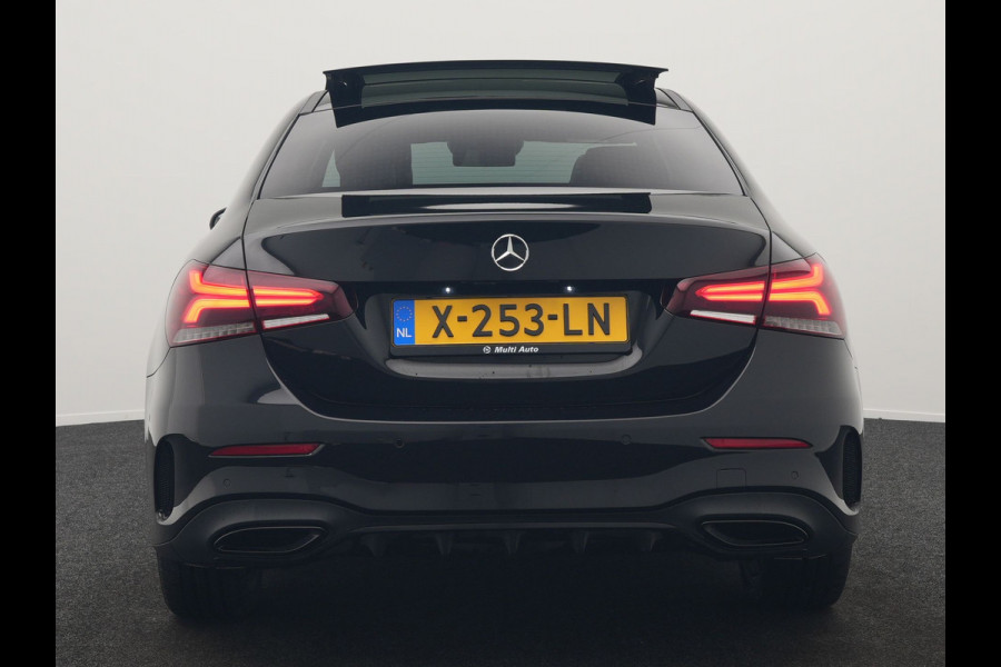 Mercedes-Benz A-Klasse 250 e AMG Line PHEV 218pk | Panodak | Multibeam LED | Alcantara Sportstoelen Verwarmd | Apple Carplay | Sfeerverlichting | Blis | Cruise Control | Navigatie | Virtual | DAB | Plug In Hybrid |
