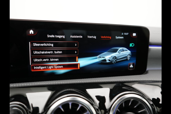 Mercedes-Benz A-Klasse 250 e AMG Line PHEV 218pk | Panodak | Multibeam LED | Alcantara Sportstoelen Verwarmd | Apple Carplay | Sfeerverlichting | Blis | Cruise Control | Navigatie | Virtual | DAB | Plug In Hybrid |