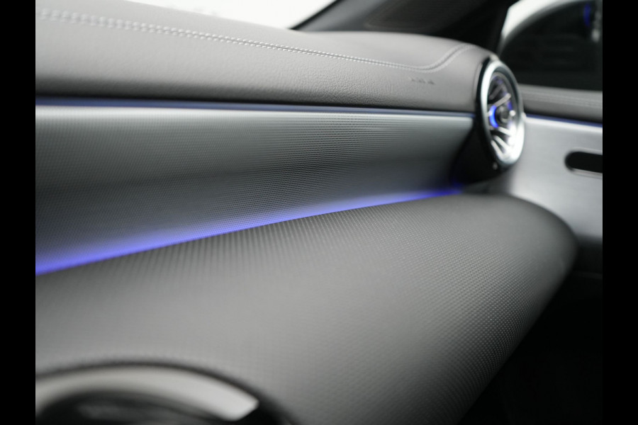 Mercedes-Benz A-Klasse 250 e AMG Line PHEV 218pk | Panodak | Multibeam LED | Alcantara Sportstoelen Verwarmd | Apple Carplay | Sfeerverlichting | Blis | Cruise Control | Navigatie | Virtual | DAB | Plug In Hybrid |