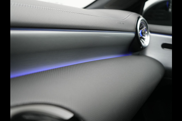 Mercedes-Benz A-Klasse 250 e AMG Line PHEV 218pk | Panodak | Multibeam LED | Alcantara Sportstoelen Verwarmd | Apple Carplay | Sfeerverlichting | Blis | Cruise Control | Navigatie | Virtual | DAB | Plug In Hybrid |
