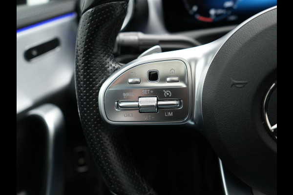 Mercedes-Benz A-Klasse 250 e AMG Line PHEV 218pk | Panodak | Multibeam LED | Alcantara Sportstoelen Verwarmd | Apple Carplay | Sfeerverlichting | Blis | Cruise Control | Navigatie | Virtual | DAB | Plug In Hybrid |