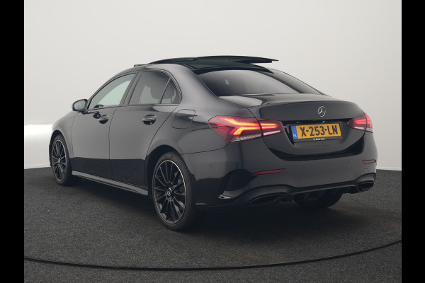 Mercedes-Benz A-Klasse 250 e AMG Line PHEV 218pk | Panodak | Multibeam LED | Alcantara Sportstoelen Verwarmd | Apple Carplay | Sfeerverlichting | Blis | Cruise Control | Navigatie | Virtual | DAB | Plug In Hybrid |
