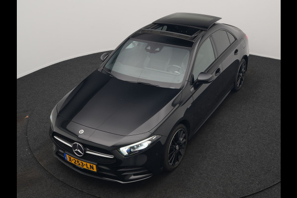 Mercedes-Benz A-Klasse 250 e AMG Line PHEV 218pk | Panodak | Multibeam LED | Alcantara Sportstoelen Verwarmd | Apple Carplay | Sfeerverlichting | Blis | Cruise Control | Navigatie | Virtual | DAB | Plug In Hybrid |