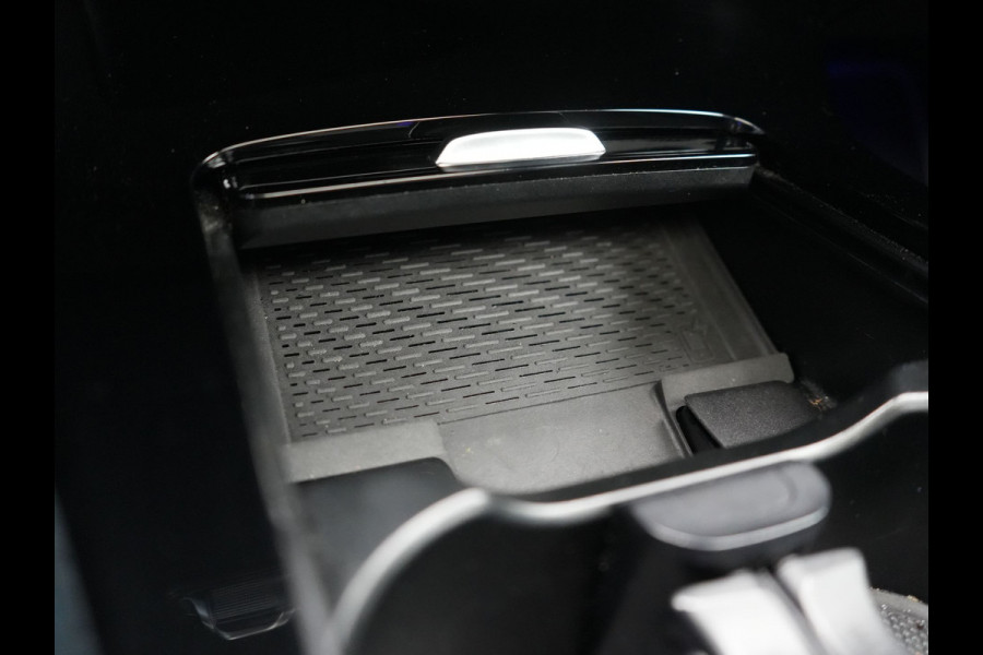 Mercedes-Benz A-Klasse 250 e AMG Line PHEV 218pk | Panodak | Multibeam LED | Alcantara Sportstoelen Verwarmd | Apple Carplay | Sfeerverlichting | Blis | Cruise Control | Navigatie | Virtual | DAB | Plug In Hybrid |