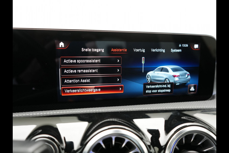 Mercedes-Benz A-Klasse 250 e AMG Line PHEV 218pk | Panodak | Multibeam LED | Alcantara Sportstoelen Verwarmd | Apple Carplay | Sfeerverlichting | Blis | Cruise Control | Navigatie | Virtual | DAB | Plug In Hybrid |