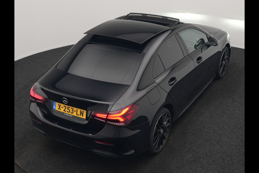 Mercedes-Benz A-Klasse 250 e AMG Line PHEV 218pk | Panodak | Multibeam LED | Alcantara Sportstoelen Verwarmd | Apple Carplay | Sfeerverlichting | Blis | Cruise Control | Navigatie | Virtual | DAB | Plug In Hybrid |