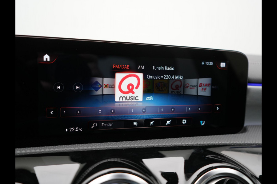 Mercedes-Benz A-Klasse 250 e AMG Line PHEV 218pk | Panodak | Multibeam LED | Alcantara Sportstoelen Verwarmd | Apple Carplay | Sfeerverlichting | Blis | Cruise Control | Navigatie | Virtual | DAB | Plug In Hybrid |