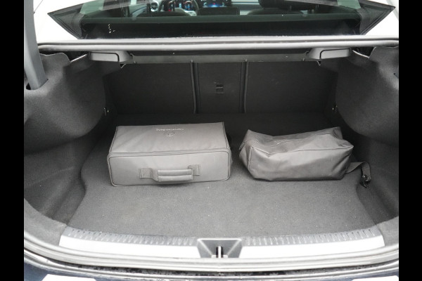 Mercedes-Benz A-Klasse 250 e AMG Line PHEV 218pk | Panodak | Multibeam LED | Alcantara Sportstoelen Verwarmd | Apple Carplay | Sfeerverlichting | Blis | Cruise Control | Navigatie | Virtual | DAB | Plug In Hybrid |