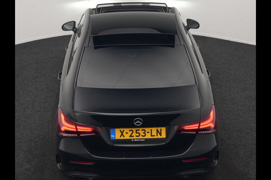 Mercedes-Benz A-Klasse 250 e AMG Line PHEV 218pk | Panodak | Multibeam LED | Alcantara Sportstoelen Verwarmd | Apple Carplay | Sfeerverlichting | Blis | Cruise Control | Navigatie | Virtual | DAB | Plug In Hybrid |