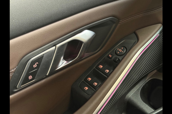 BMW 3 Serie 318i M-Sport | Pano | Stoel/Stuur verwarming | Carplay | HUD |Sfeerverlichting |