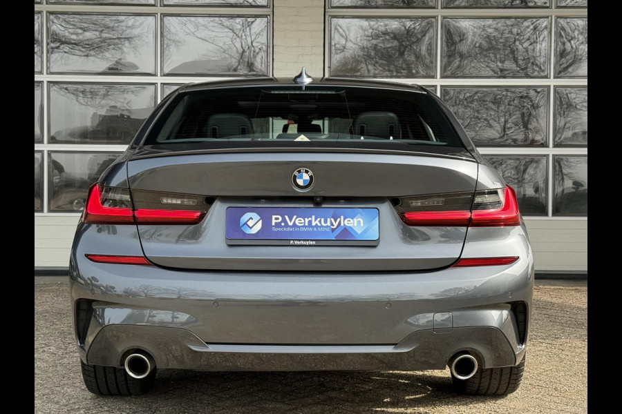 BMW 3-serie 320i M SPORT PLUS | PANORAMA | 19 INCH | HEAD UP | LEDER |