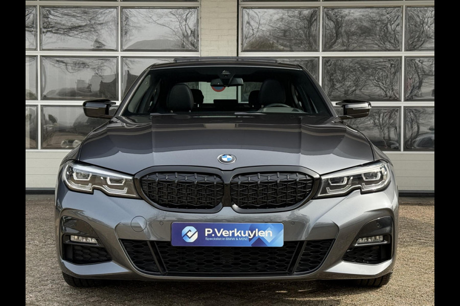 BMW 3-serie 320i M SPORT PLUS | PANORAMA | 19 INCH | HEAD UP | LEDER |