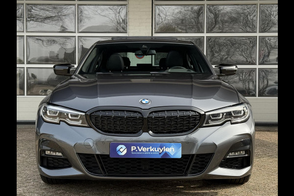 BMW 3-serie 320i M SPORT PLUS | PANORAMA | 19 INCH | HEAD UP | LEDER |