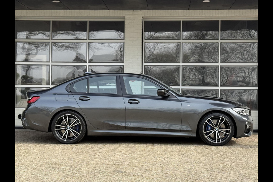 BMW 3-serie 320i M SPORT PLUS | PANORAMA | 19 INCH | HEAD UP | LEDER |