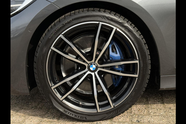 BMW 3-serie 320i M SPORT PLUS | PANORAMA | 19 INCH | HEAD UP | LEDER |