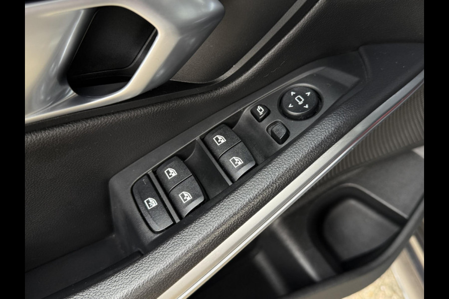 BMW 3-serie 320i M SPORT PLUS | PANORAMA | 19 INCH | HEAD UP | LEDER |