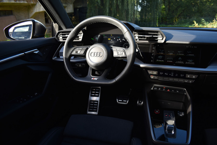 Audi A3 Sportback 2.0 TFSI S3 QUATTRO 310PK S-TRONIC S3-SPORT CAMERA/LEDER/CARPLAY