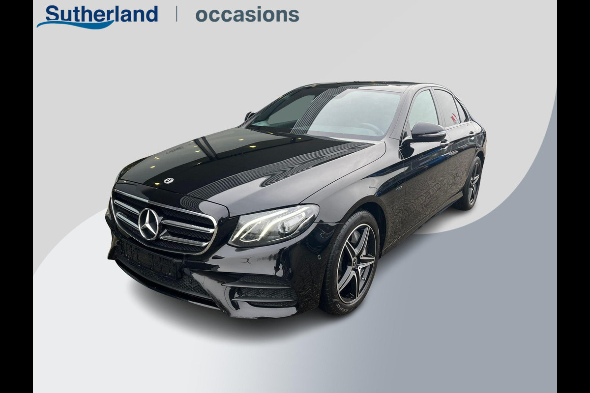 Mercedes-Benz E-Klasse 300 e AMG Line | 320pk PHEV | Elektrisch panoramadak / schuifdak | Stoelverwarming | Bestuurdersstoel Met Geheugen | Achteruitrijcamera