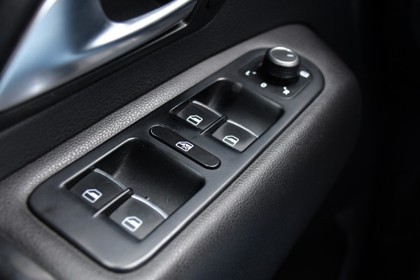 Volkswagen Amarok 3.0 V6 TDI 4Motion DC Highline Camera, Cruise, Carplay, Stoelverwarming, Leder, LED, 4x4, Automaat, 225pk, 3300kg Trekhaak, Uniek!