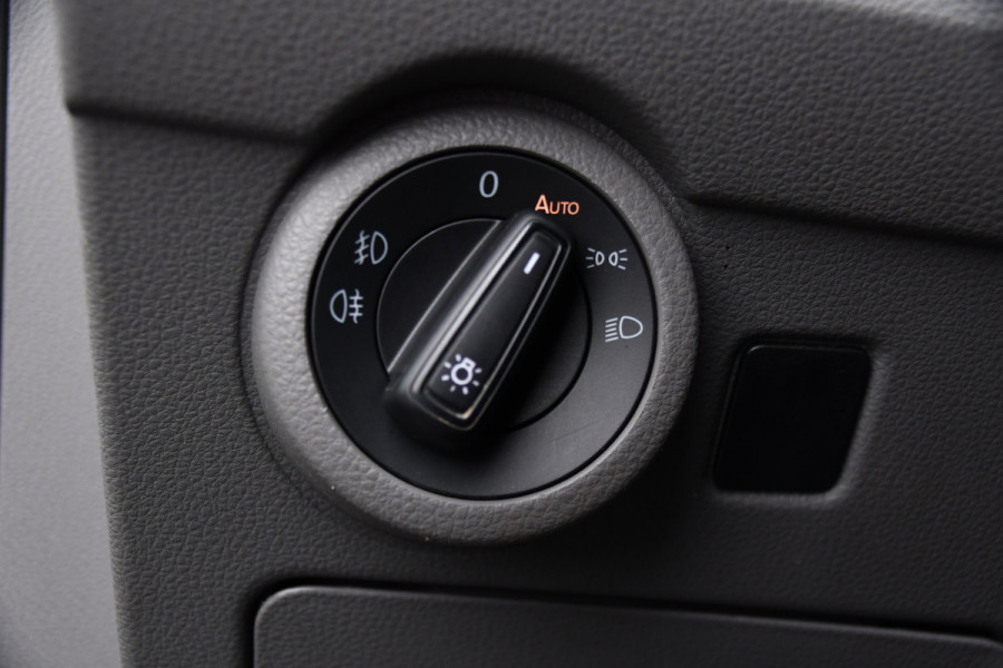 Volkswagen Transporter 2.0 TDI L2H1 30 Highline Adaptieve Cruise, Camera, Carplay, Stoelverwarming, Automaat, Sensoren, Standkachel, 2 x Schuifdeur, LED, Uniek!