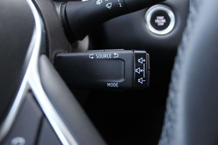 Renault Captur 1.0 TCe 100 Intens / Camera / Navigatie / 17'' / CarPlay / Keyless / DAB / Parkeerhulp V+A / Cruise Control