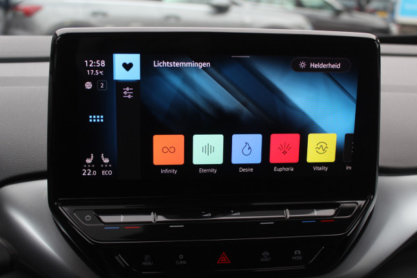 Volkswagen ID.4 Pro 77 kWh / SoH 93,3% / Trekhaak / Camera / Sfeerverlichting / CarPlay / 20'' / Keyless / Navigatie / DAB / Stuur+Stoelverwarming / ACC