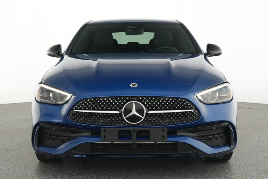 Mercedes-Benz C-Klasse 300 e AMG Plug-In Hybride Trekhaak | AMG LIne | Night Pakket | Memory Voorstoelen | Ledkoplampen | Inclusief 24 maanden Mercedes-Benz Certified garantie voor Europa.