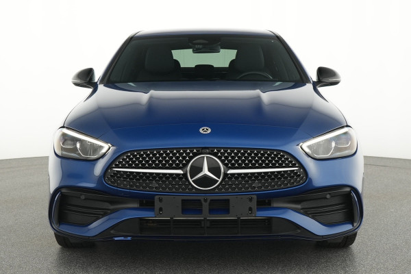 Mercedes-Benz C-Klasse 300 e AMG Plug-In Hybride Trekhaak | AMG LIne | Night Pakket | Memory Voorstoelen | Ledkoplampen | Inclusief 24 maanden Mercedes-Benz Certified garantie voor Europa.