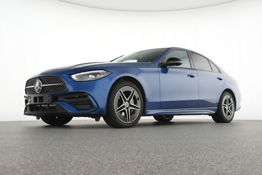 Mercedes-Benz C-Klasse 300 e AMG Plug-In Hybride Trekhaak | AMG LIne | Night Pakket | Memory Voorstoelen | Ledkoplampen | Inclusief 24 maanden Mercedes-Benz Certified garantie voor Europa.