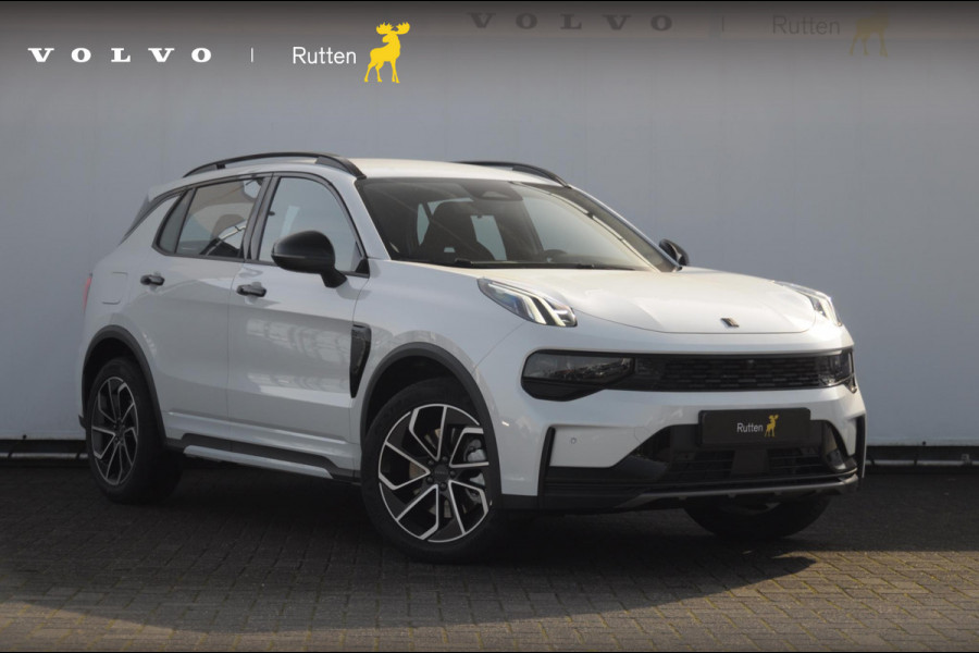 Lynk & Co 01 276PK Automaat Core / Adaptieve cruise control / Stoel - en stuurwielverarming / Parkeersensoren met camera / Apple carplay / Trekhaak / Metallic lak / 19" lichtmetalen velgen