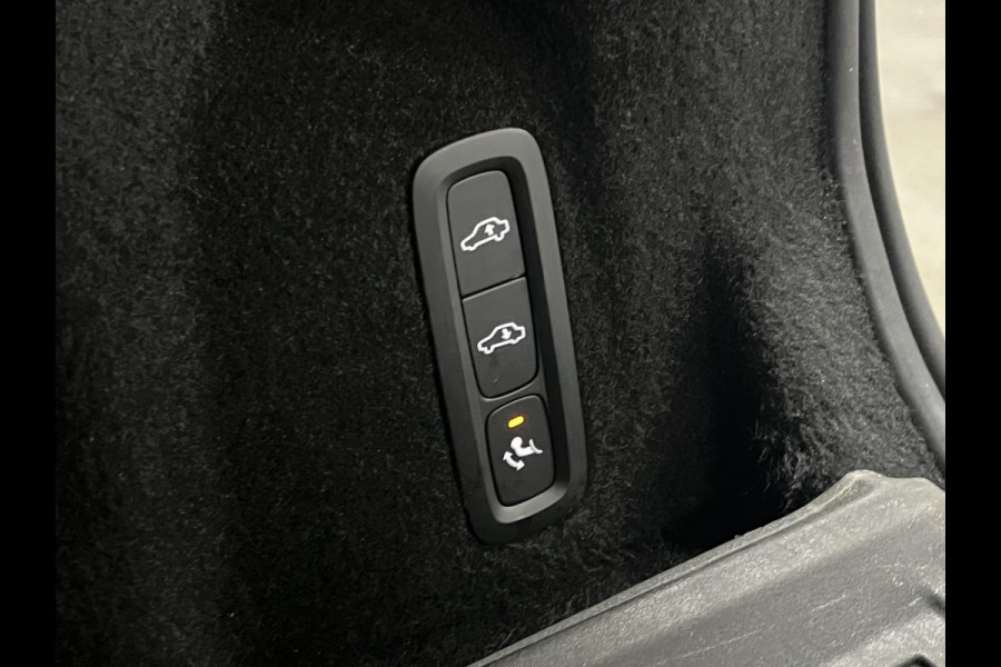 Volvo XC60 2.0 T6 Plug-in hybrid AWD R-Design Luchtvering | Trekhaak | Open dak | Adapt. cruise | Stuur-/stoelverwarming | Memory | Achteruitrij camera | Carplay