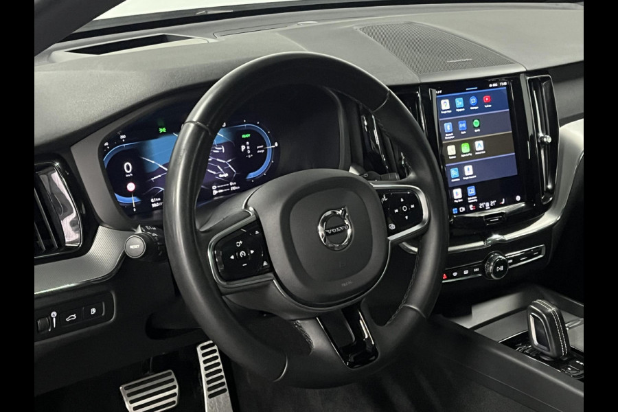 Volvo XC60 2.0 T6 Plug-in hybrid AWD R-Design Luchtvering | Trekhaak | Open dak | Adapt. cruise | Stuur-/stoelverwarming | Memory | Achteruitrij camera | Carplay