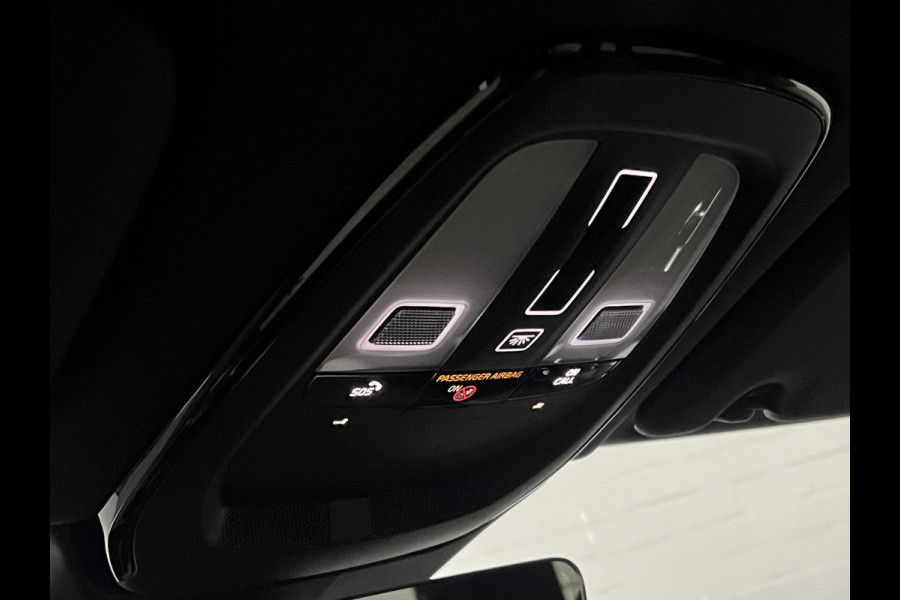 Volvo XC60 2.0 T6 Plug-in hybrid AWD R-Design Luchtvering | Trekhaak | Open dak | Adapt. cruise | Stuur-/stoelverwarming | Memory | Achteruitrij camera | Carplay