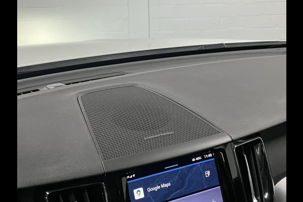 Volvo XC60 2.0 T6 Plug-in hybrid AWD R-Design Luchtvering | Trekhaak | Open dak | Adapt. cruise | Stuur-/stoelverwarming | Memory | Achteruitrij camera | Carplay