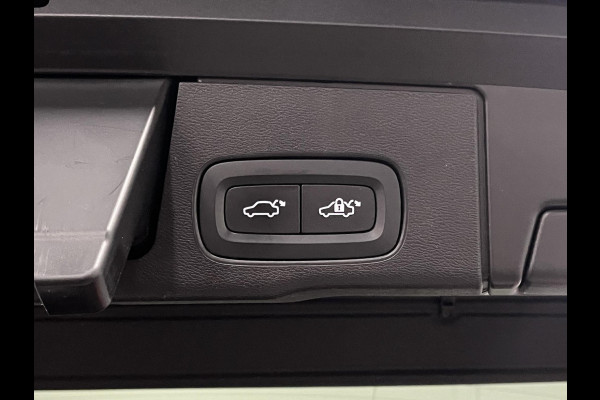 Volvo XC60 2.0 T6 Plug-in hybrid AWD R-Design Luchtvering | Trekhaak | Open dak | Adapt. cruise | Stuur-/stoelverwarming | Memory | Achteruitrij camera | Carplay