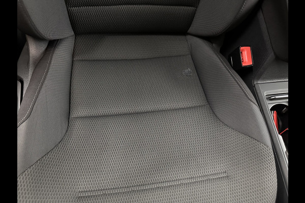 Volkswagen e-Golf {SOH-88%} (INCL-BTW) *HEATPUMP | ADAPTIVE-CRUISE | FULL-LED | DIGI-COCKPIT | NAVI-FULLMAP | CAMERA | KEYLESS | ECC | CCS-FASTLOADER | PDC | 16''ALU*