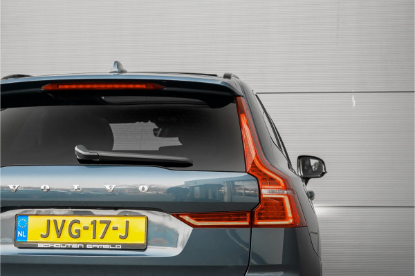 Volvo XC60 2.0 T8 Plug-in hybrid AWD Ultra Dark Pano Luchtvering H/K 21"