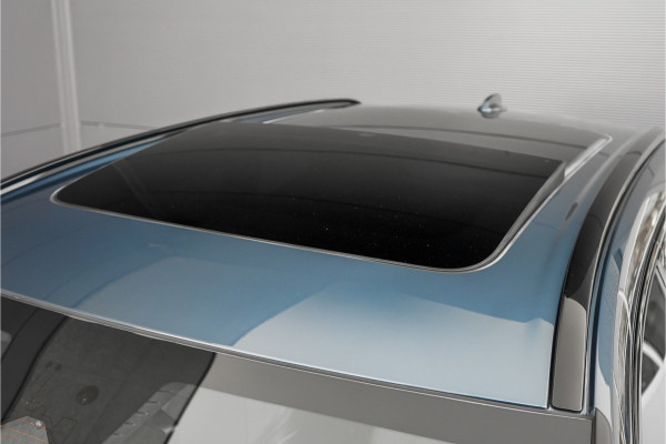 Volvo XC60 2.0 T8 Plug-in hybrid AWD Ultra Dark Pano Luchtvering H/K 21"