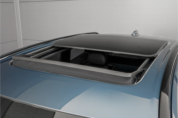 Volvo XC60 2.0 T8 Plug-in hybrid AWD Ultra Dark Pano Luchtvering H/K 21"