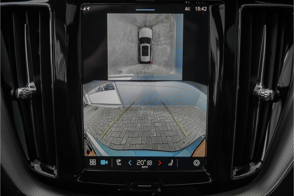 Volvo XC60 2.0 T8 Plug-in hybrid AWD Ultra Dark Pano Luchtvering H/K 21"